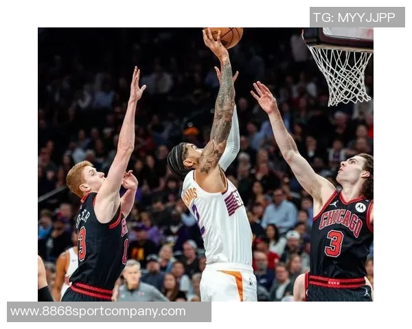 布克半场表现起伏7投4中仅得13分失误频频影响球队节奏 布克半场表现起伏7投4中仅得13分失误频频影响球队节奏