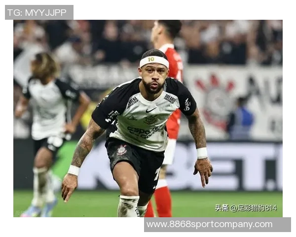 德佩替补席开怀大笑心态超好即便科林蒂安0-1落后依然乐观面对比赛 德佩替补席开怀大笑心态超好即便科林蒂安0-1落后依然乐观面对比赛