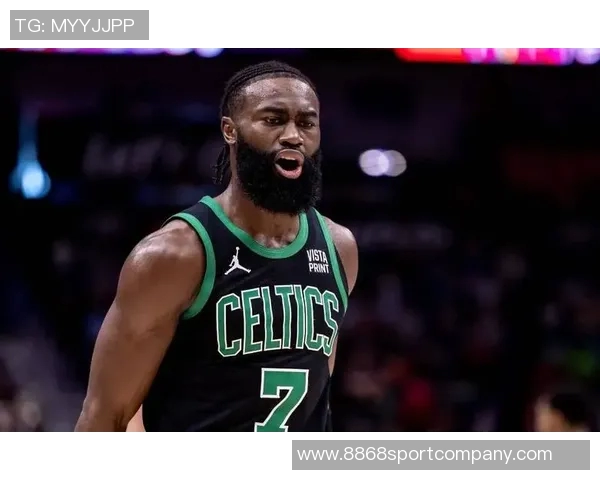 张佳玮点评杰伦布朗次节表现绿军实力展现超越战绩的深度分析 张佳玮点评杰伦布朗次节表现绿军实力展现超越战绩的深度分析