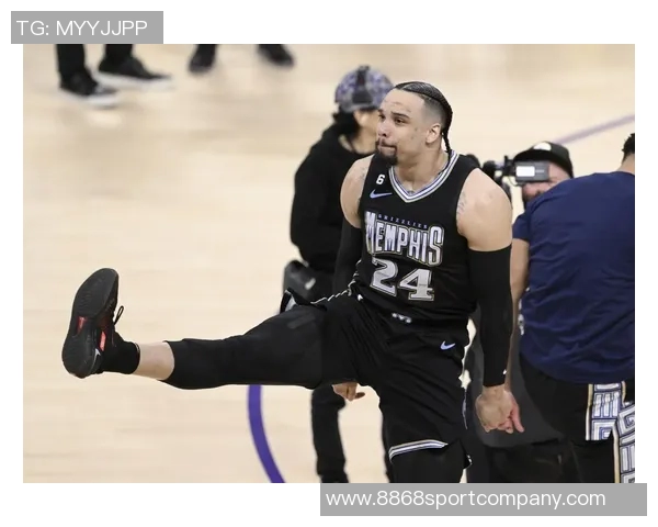 狄龙热爱湖人主场球迷的支持与热情感受到无尽的爱与动力 狄龙热爱湖人主场球迷的支持与热情感受到无尽的爱与动力