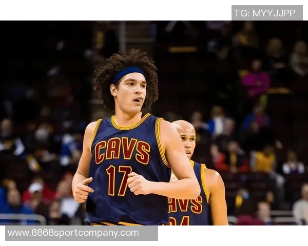 文班亚马亲自揭晓身高秘密光脚状态下竟达七尺四寸