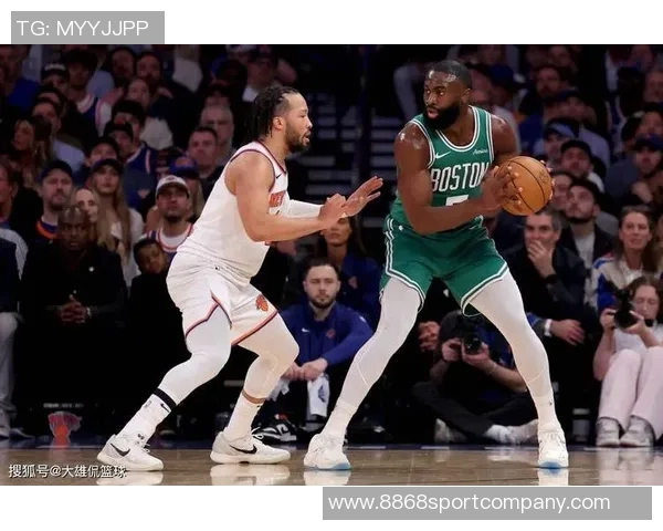 杰伦布朗半场表现平平7投3中三分命中率高但仅得8分助力球队需更努力