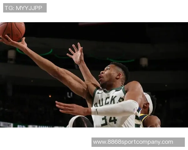 字母哥半场表现惊艳7投6中贡献15分6篮板带领球队打破国王防线