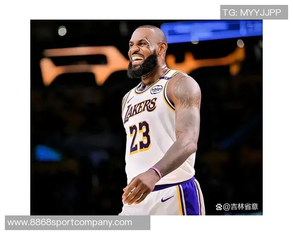 詹姆斯谈球队调整：成功为艾顿提供更多支持与机会