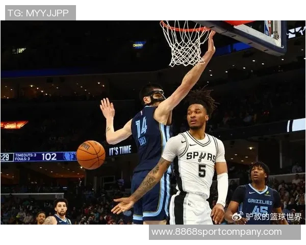 卡斯尔创队史新纪录单场至少30分10板5助命中率超65成为最年轻球员