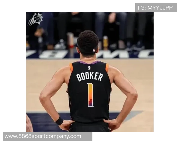 布克盛赞保罗为联盟改变者呼吁各地球馆致敬这位极致赢家