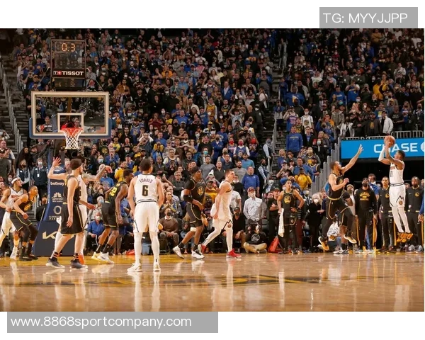 绝杀回合暂停时勇士换防守球员的背后策略分析与阿德尔曼的战术思考